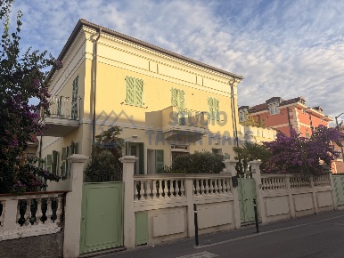 Foto Appartamento in corso villeregia, Riva Ligure di 85 m² con 4 locali