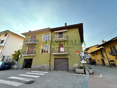 Foto Casa indipendente a Fiorano Canavese di 250 m² con 13 locali