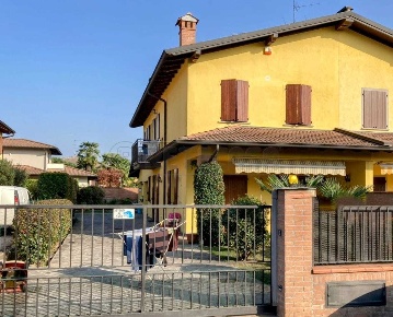 Foto Villa bifamiliare in VIA SAN GOTTARDO, Ripalta Guerina di 160 m²