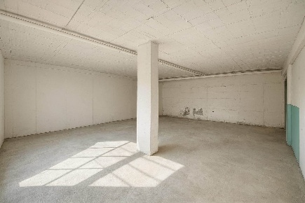 Foto Magazzino a Carmignano Centro di 120 m² con 2 locali in vendita