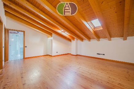 Foto Appartamento in Via Perosi 1, Pianiga Centro di 94 m² con 6 locali