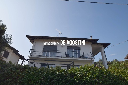 Foto Appartamento in Via Manzoni, Dormelletto di 100 m² con 3 locali