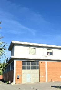 Foto Magazzino in via 27 aprile snc, Prato Iolo di 455 m² con 9 locali