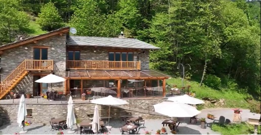 Foto Rustico a Frassino di 260 m² con 6 locali in vendita