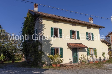 Foto Rustico a Trisobbio di 271 m² con 11 locali in vendita