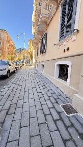 Foto Negozio in Via Andrea Sabatini  4, Salerno di 230 m² con 1 locali