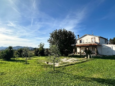 Foto Rustico a Castiglione della Pescaia Braccagni di 217 m² con 7 locali