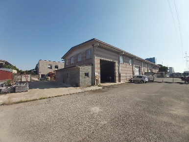 Foto Laboratorio in Via Santi 11, Trezzo sull'Adda di 1020 m² con 4 locali
