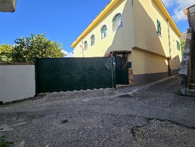 Foto Appartamento in Via Casa di Giacomo, Salerno Ogliara di 300 m²