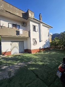 Foto Villa unifamiliare in via incarto, Salerno di 220 m² con 10 locali