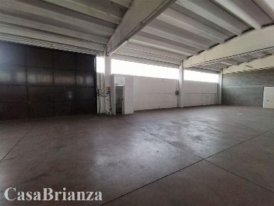 Foto Magazzino a Desio di 420 m² con 1 locali in affitto