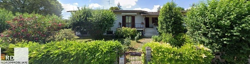 Foto Casa indipendente in via Lago, Curtatone Centro di 300 m² con 4 locali