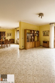 Foto Casa indipendente in via Lago, Curtatone Centro di 300 m² con 4 locali