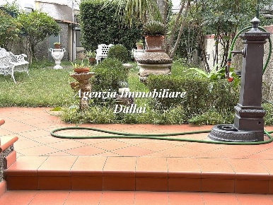 Foto Casa indipendente in Piazza Puccini, Firenze di 227 m² con 9 locali