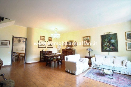 Foto Villa a schiera in via Fratelli Bandiera, Legnano di 175 m² in vendita