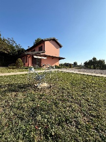 Foto Casa indipendente a Imola di 348 m² con 9 locali in vendita