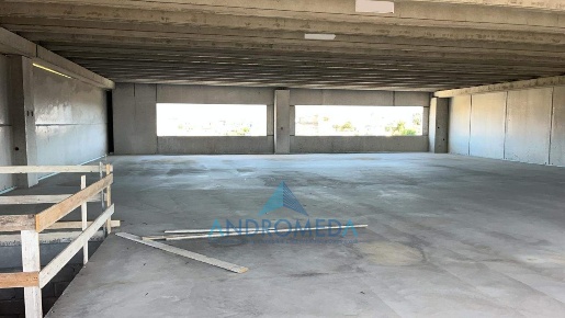 Foto Capannone industriale a Brusciano di 1100 m² con 8 locali in affitto