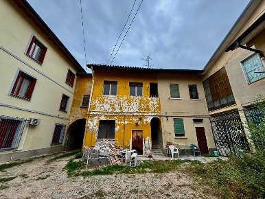 Foto Casa indipendente a Caponago di 90 m² con 3 locali in vendita