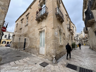 Foto Appartamento in Vico del Theutra 14, Lecce Centro Storico di 170 m²