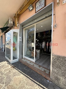 Foto Negozio in Via Appia 600, Minturno Centro di 30 m² con 1 locali