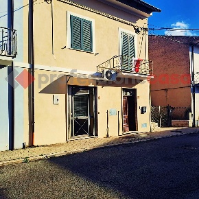 Foto Ufficio in Via SOLDATO IGNOTO 64, Aquino di 70 m² con 1 locali