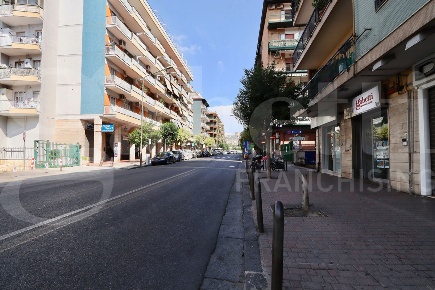 Foto Magazzino in Via DELL' EPOMEO 59, Napoli Soccavo di 373 m² in vendita