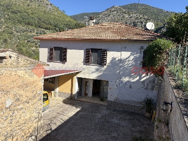 Foto Casa indipendente in Via LIMATELLA 43, Monte San Biagio di 175 m²