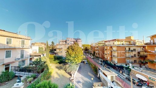 Foto Appartamento in Via dei Feltreschi 18, Roma Pisana - Bravetta di 82 m²