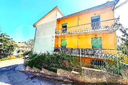 Foto Appartamento in Via DEI PELIGNI 39, Chieti Chieti Città di 127 m²