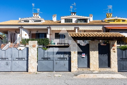 Foto Villa a schiera in via Irlanda 43, Albano Laziale Cecchina di 115 m²