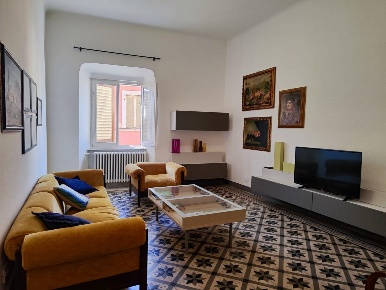 Foto Appartamento a Carrara Centro di 130 m² con 8 locali in affitto