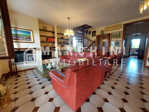 casa indipendente in vendita a Lucca
