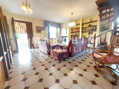 Foto Villa unifamiliare a Lucca La Maulina - Morianese di 260 m² in vendita
