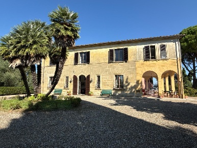 Foto Villa unifamiliare a Crespina Lorenzana Crespina di 910 m² in vendita