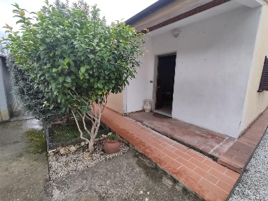 Foto Casa indipendente a Pietrasanta di 48 m² con 2 locali in vendita