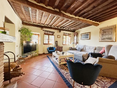 Foto Casale a Montecarlo Petrognano - San Gennaro di 330 m² con 15 locali