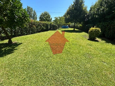 Foto Villa bifamiliare a Montelupo Fiorentino Centro di 200 m² con 5 locali