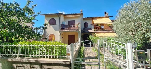 Foto Appartamento a Castel del Piano Centro di 58 m² con 4 locali