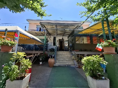 Foto Ristorante a Fiorenzuola d'Arda Centro di 210 m² con 4 locali