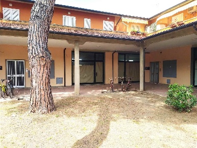 Foto Magazzino in via Ferrucci 133, Cecina Marina di Cecina di 191 m²