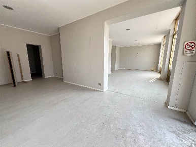 Foto Negozio a Cassano Spinola Centro di 100 m² con 3 locali in vendita