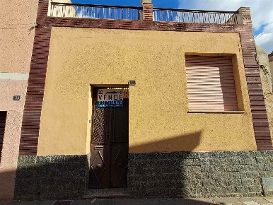 Foto Appartamento a Fluminimaggiore Centro di 80 m² con 5 locali in vendita