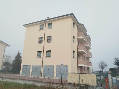 Foto Appartamento a Mirandola di 80 m² con 4 locali in vendita