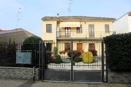 Foto Casa indipendente in via Stroppiana  12, Vercelli Cappuccini di 190 m²