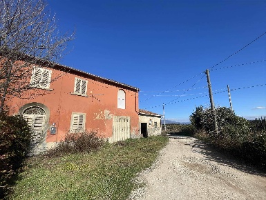 Foto Rustico a Pistoia di 250 m² con 9 locali in vendita