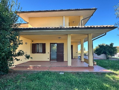 Foto Villa bifamiliare a Gavorrano di 188 m² con 5 locali in vendita