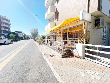 Foto Locale commerciale a Fano di 50 m² con 2 locali in vendita