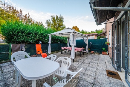 Foto Villa unifamiliare a Modena Sacca - Stazione di 162 m² con 5 locali