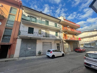 Foto Appartamento in Via Guido D'Orso, Acri Centro di 140 m² con 5 locali