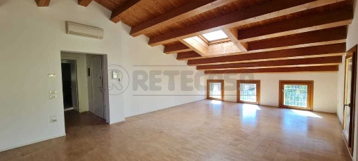 Foto Appartamento in Via Canova 12, Isola Vicentina Centro di 140 m²